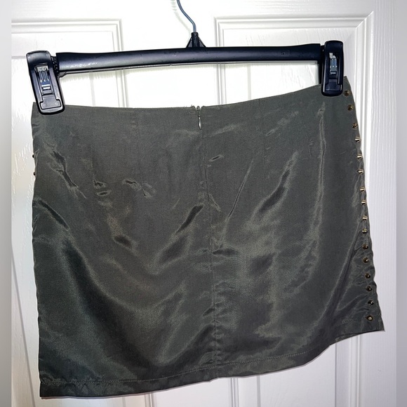 💚 NWT! Olive Green Studded Taffeta Miniskirt - Picture 5 of 6